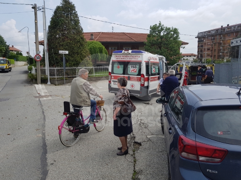 VALPERGA - Ciclista investito da un'auto vicino alla ferrovia: identificata l'autista - FOTO e VIDEO
