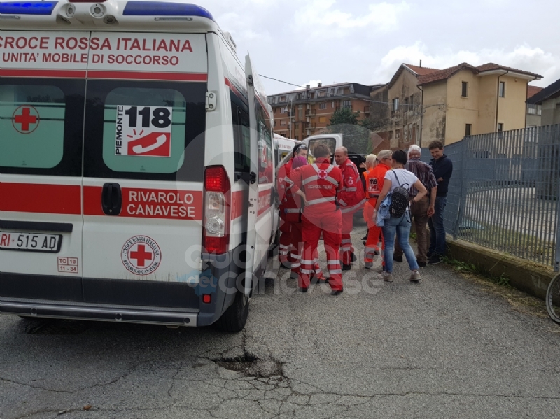 VALPERGA - Ciclista investito da un'auto vicino alla ferrovia: identificata l'autista - FOTO e VIDEO