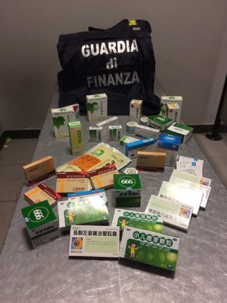 CASELLE - Medicine illegali nel bagaglio: un uomo denunciato - FOTO